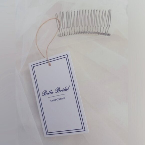 Wedding Veil with Pearls - Picture 5 of 6